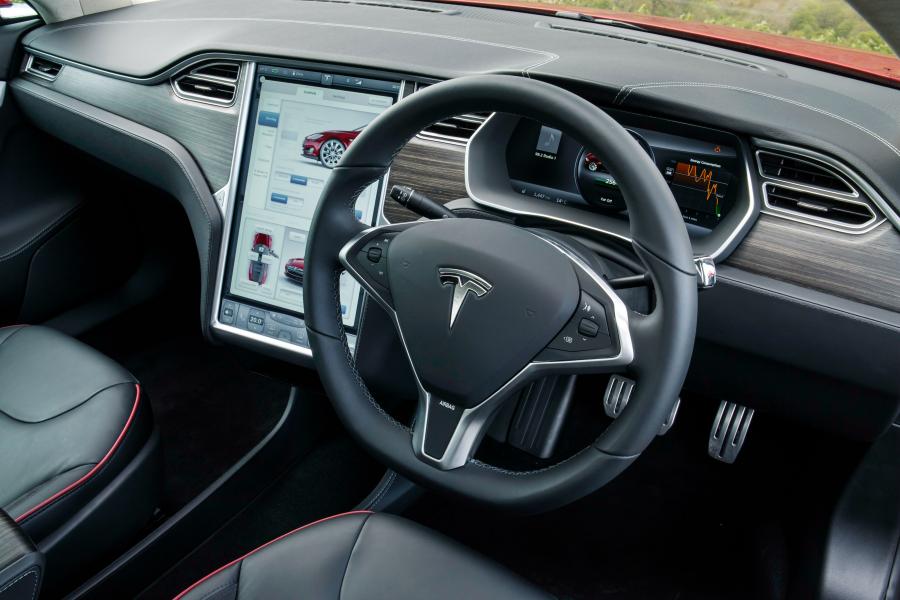  Tesla Model S P85+ 2014 года  (UK) (фото 30 из 30)
